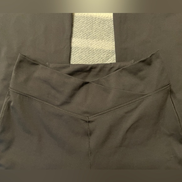 HALARA Crossover Leggings - Picture 4 of 4